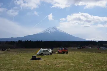 静岡県 朝霧高原 ふもとっぱらキャンプ場と富士山