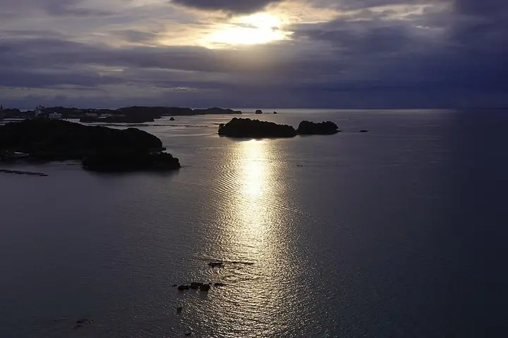 和歌山県 田辺 鹿島と夕暮れの海