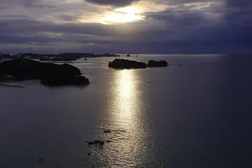 和歌山県 田辺 鹿島と夕暮れの海