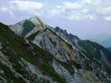 鳥取県 大山の最高峰（剣ヶ峰）と稜線