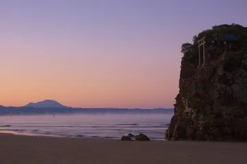 島根県 出雲 稲佐の浜と三瓶山（夕景）
