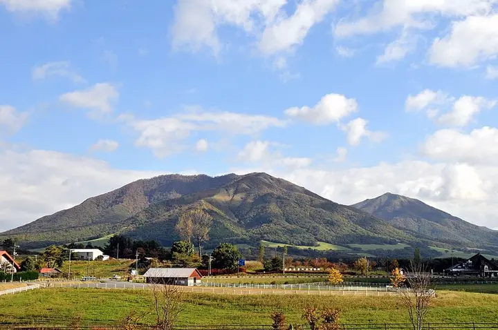 岡山県 蒜山高原から見た上蒜山・中蒜山