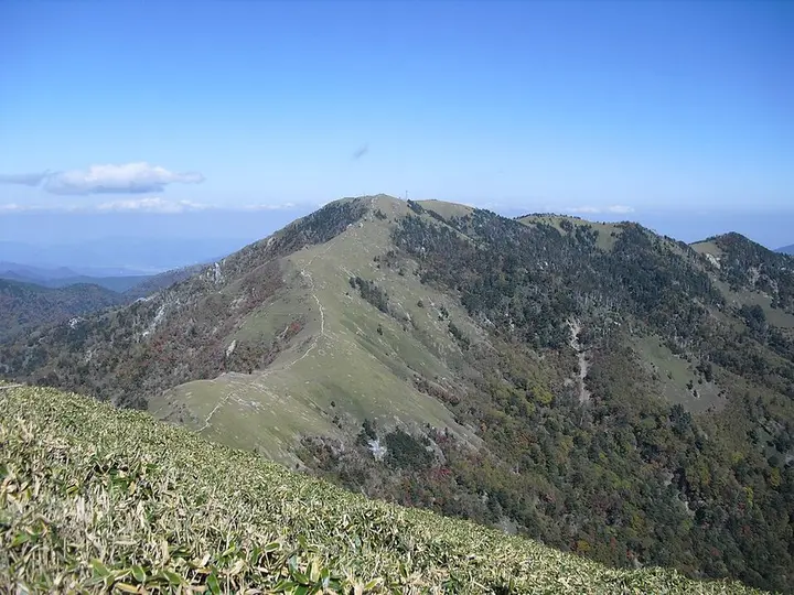 徳島県 次郎笈から見た剣山