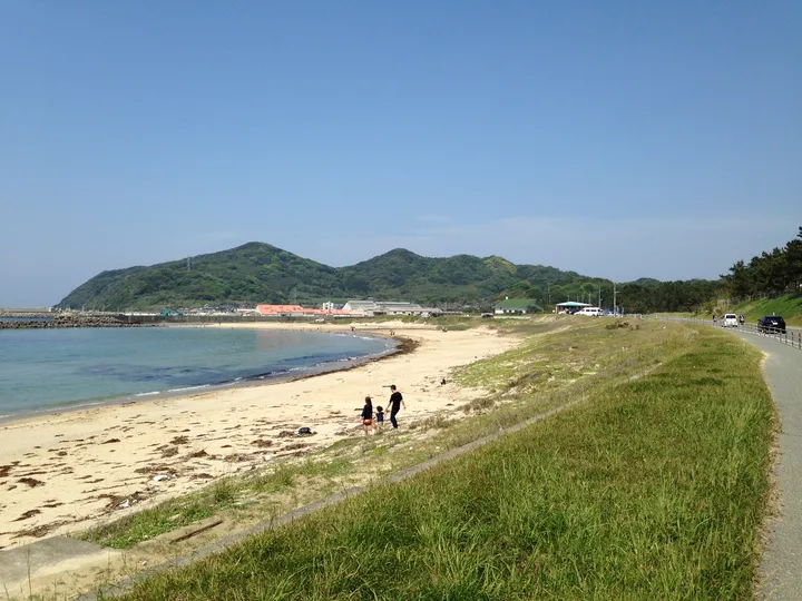 福岡県 福岡市西区 西浦の浜と蒙古山