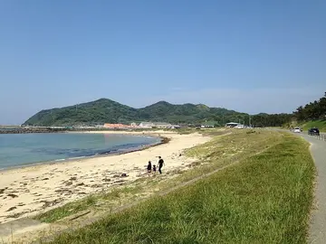 福岡県 福岡市西区 西浦の浜と蒙古山