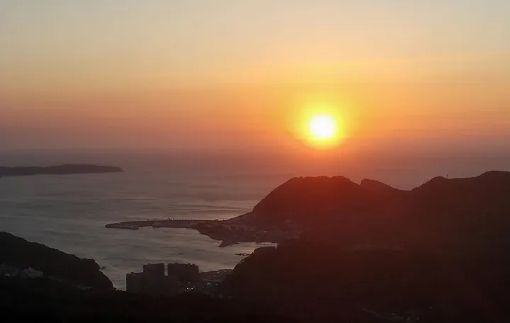 長崎県 稲佐山から見た東シナ海の夕日