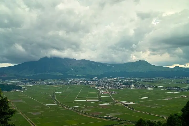 熊本県 阿蘇 城山展望所から見たカルデラ