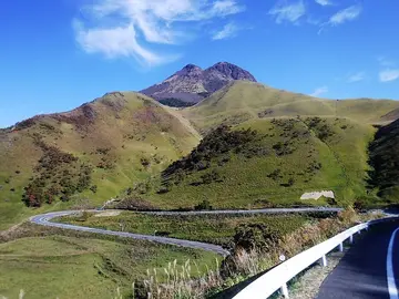 大分県 由布岳（県道11号から）