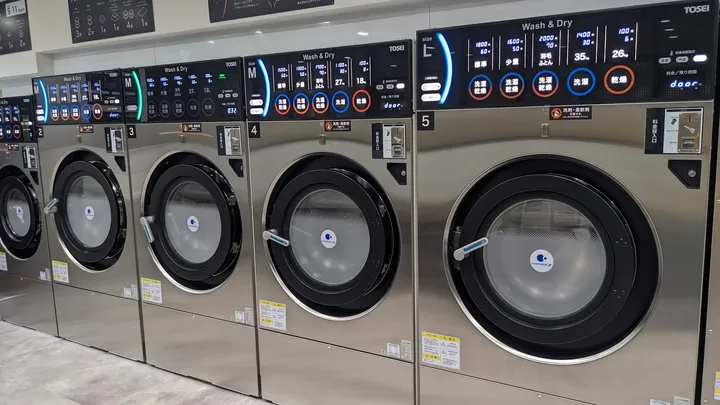 コインランドリーの洗濯乾燥機