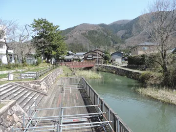 川沿いの町並み（滋賀県高島市）