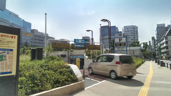 福岡市 天神 福岡中央駐車場の入口