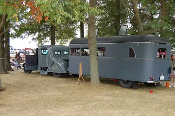 車で引くトレーラー