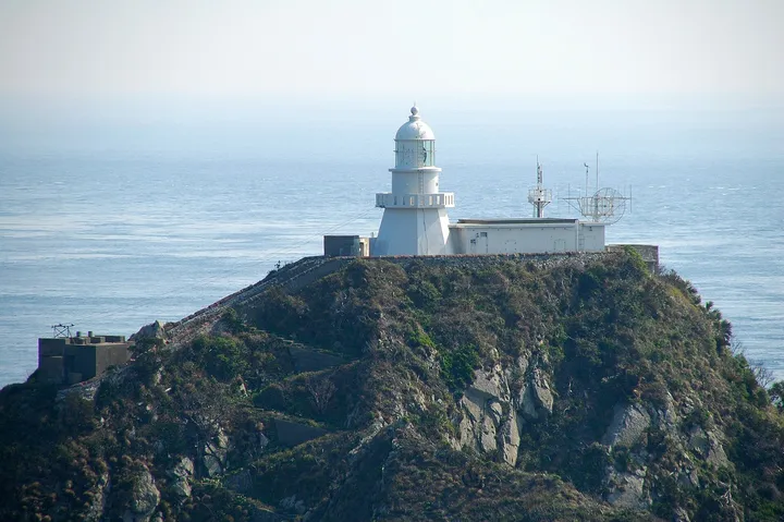 岬の先の灯台