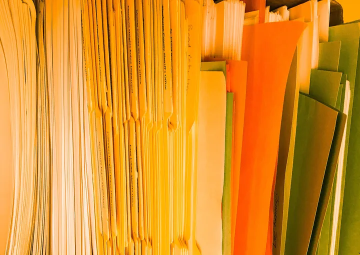 書類を入れたファイル