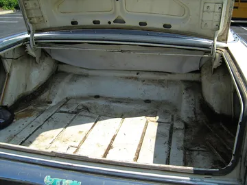車の荷室の床