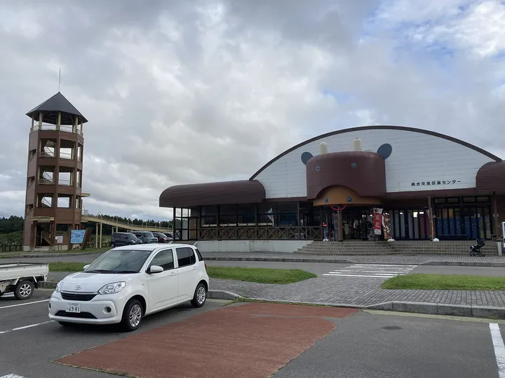 道の駅の建物と駐車場