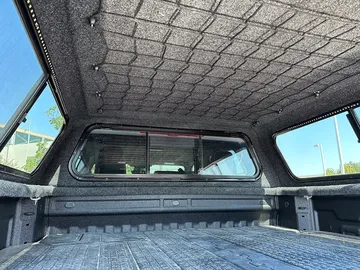 荷台に作った寝床