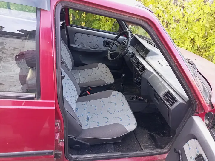 車内の座席