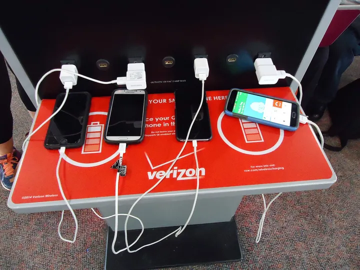 スマートフォンの充電台