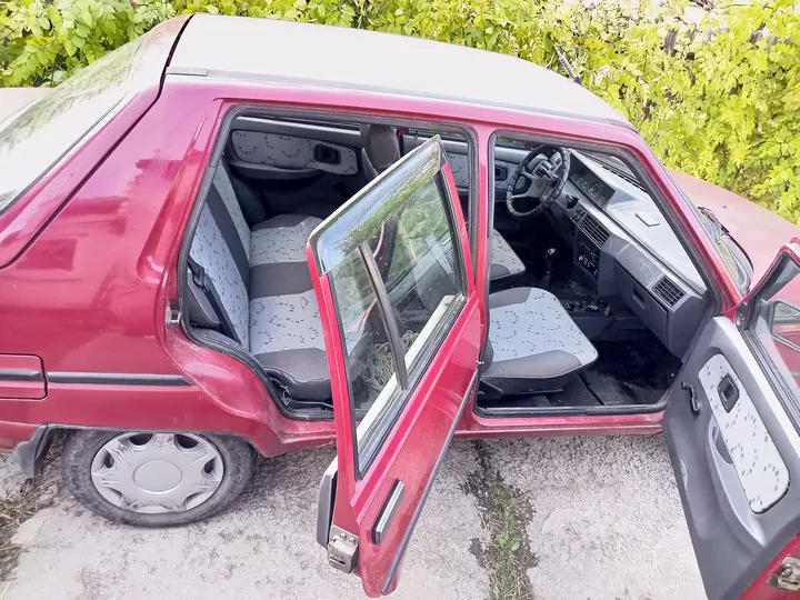 ドアを開けて風を通す車