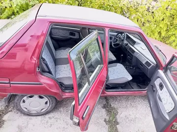 ドアを開けて風を通す車