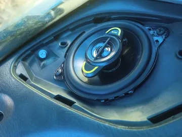 車のスピーカー