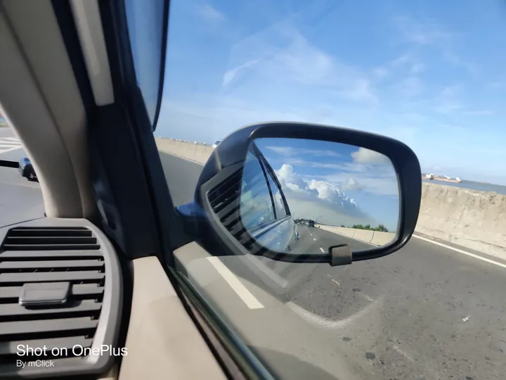 車のドアミラー