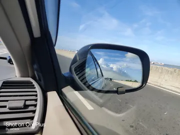 車のドアミラー