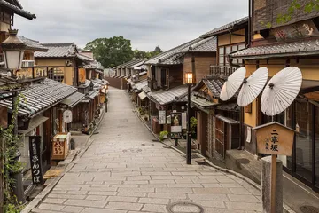 人の少ない朝の町並み（京都）