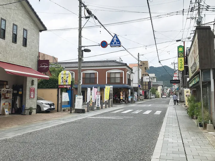 温泉街の通り