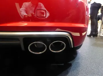 車のマフラー