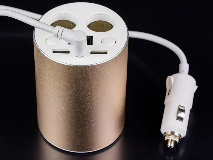 車のシガーソケット用の充電器