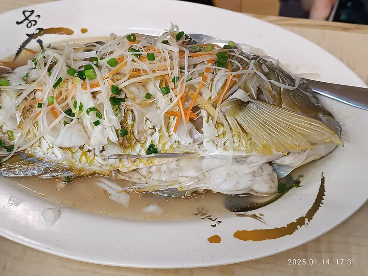 魚料理の皿