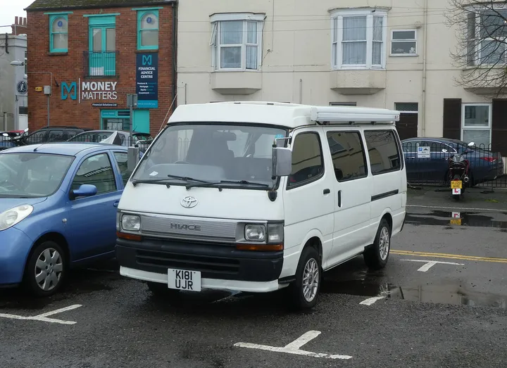 日本のワンボックスの車