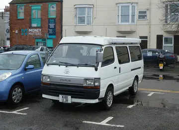 日本のワンボックスの車