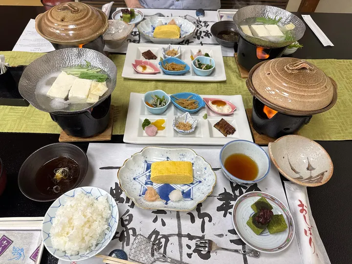 宿の夕食の膳