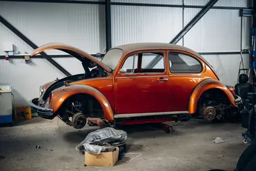 整備工場の車