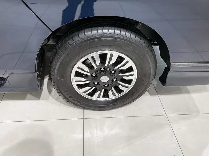 車のタイヤとホイール