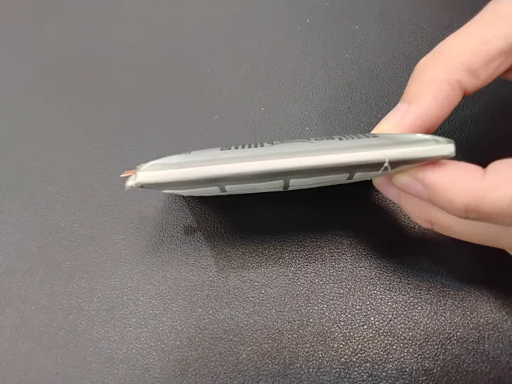 膨らんだリチウム電池