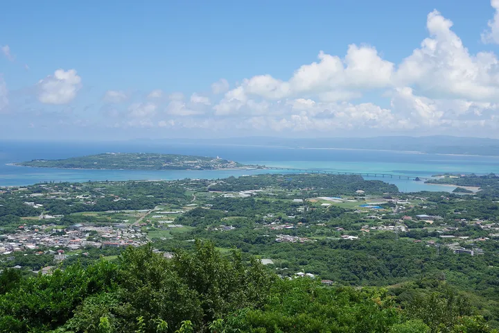沖縄の海と島の眺め