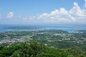 沖縄の海と島の眺め