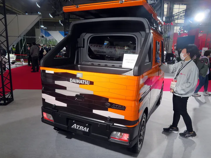軽自動車を元にしたキャンパー（展示・横）