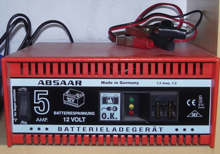 12Vのバッテリーの充電器