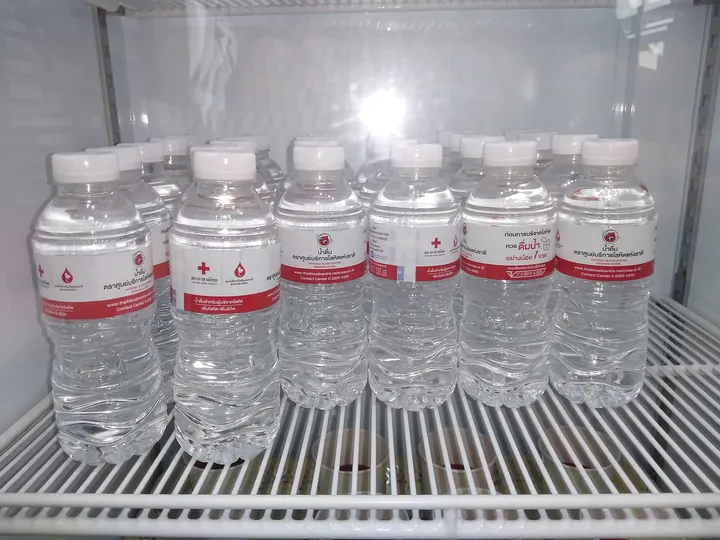 ペットボトルの水