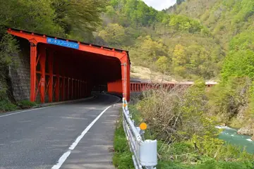 雪よけのスノーシェッド(国道252号)