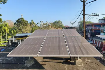 屋上に並べた太陽光パネル（3kW）