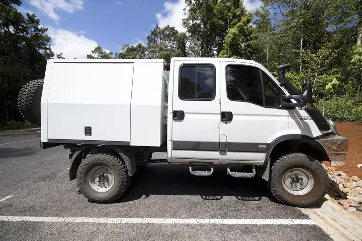 四輪駆動のキャンピングカー
