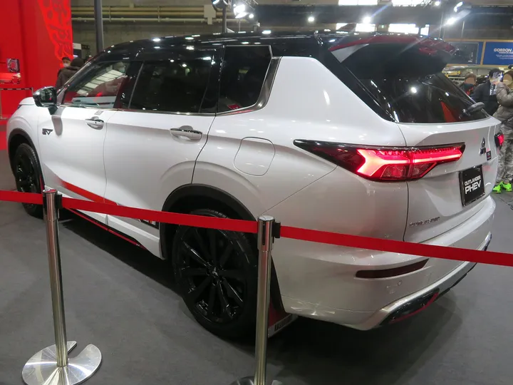 三菱 アウトランダーPHEV