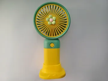 電池で動く小さな扇風機