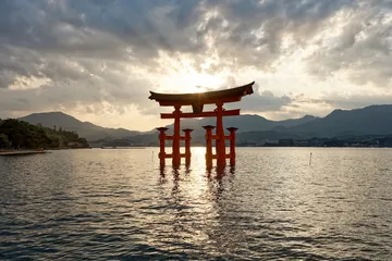 広島県 宮島 厳島神社の大鳥居と夕日